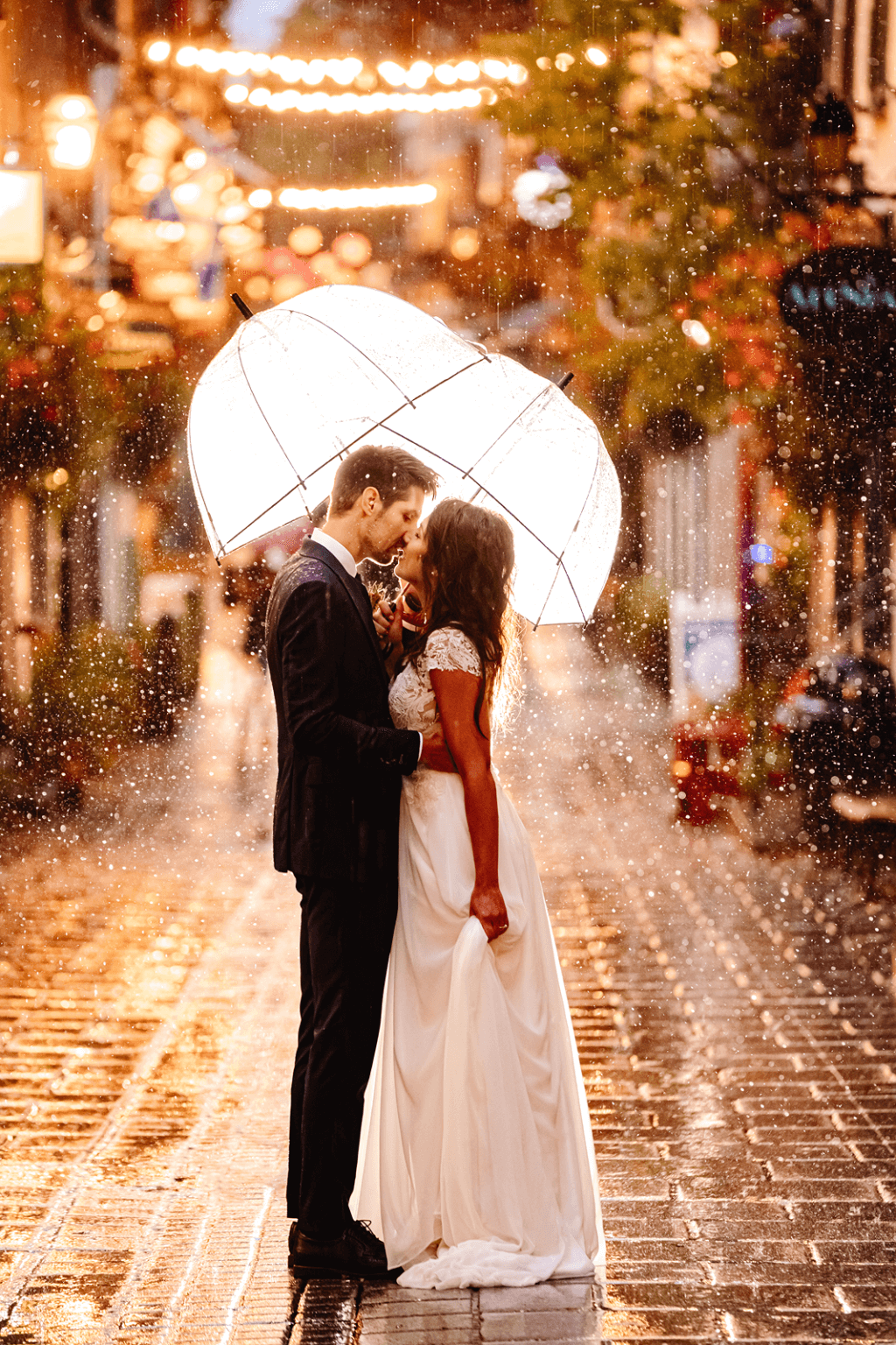 Quebec elopement photographer couple under the rain