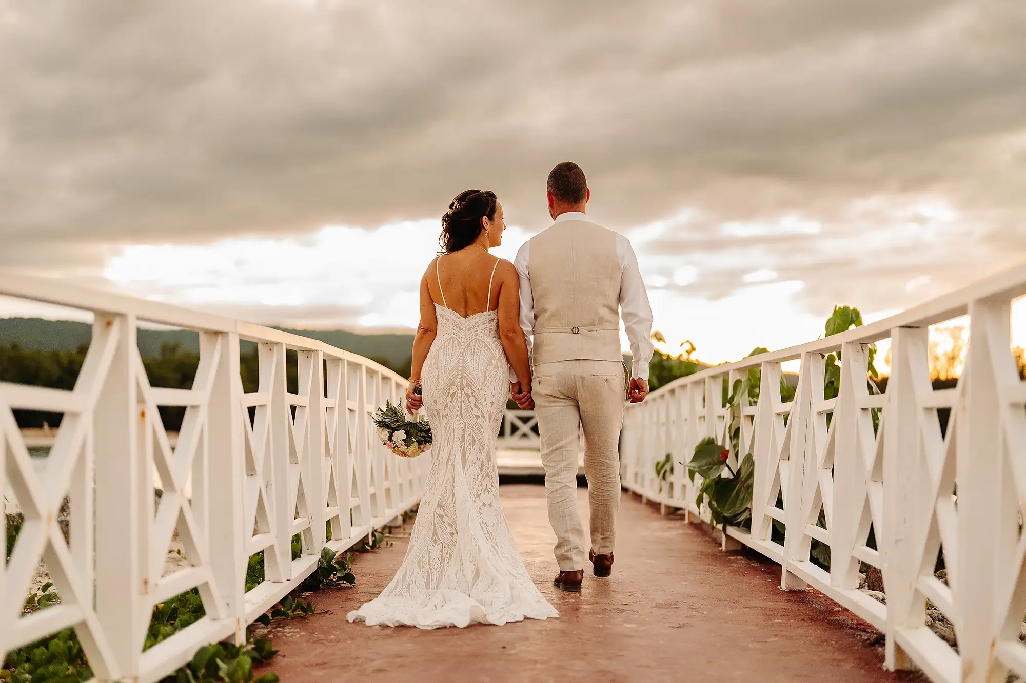 https://anniesimardphoto.com/wp-content/uploads/2025/01/Photos-mariage-dans-le-sud-1.webp