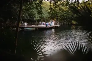 Cérémonie de mariage a la Cenote du Sandos Caracol au Mexique