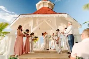 Cérémonie sous le gazebo Bahia Principe grand Jamaica