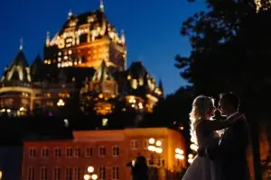 silhouette de couple devant le Chateau Frontenac