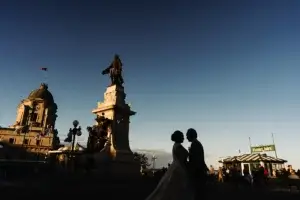 silhouette de mariés devant le Funiculaire