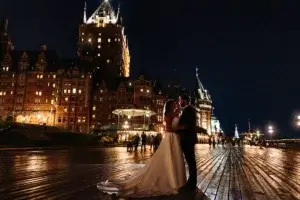 Photos de nuit des mariés devant le Chateau Frontenac
