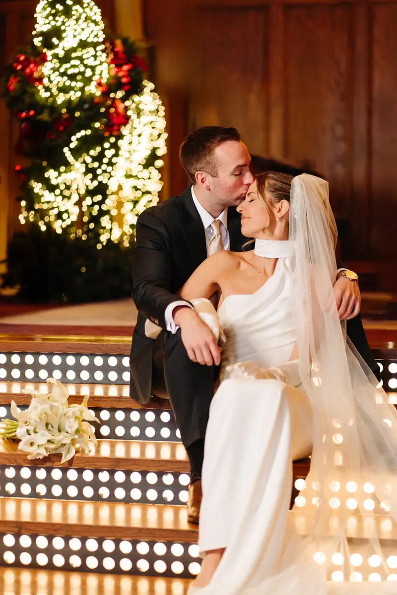 Bride and groom kissing with Christmas vibe in the Champlain Restaurant