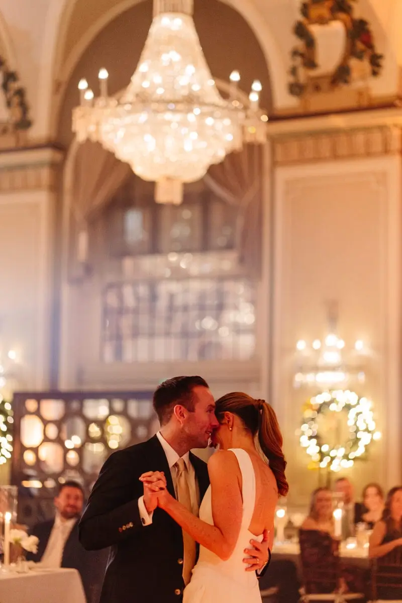First dance of the Bride and groom in the Chateau Frontenac's ballroom