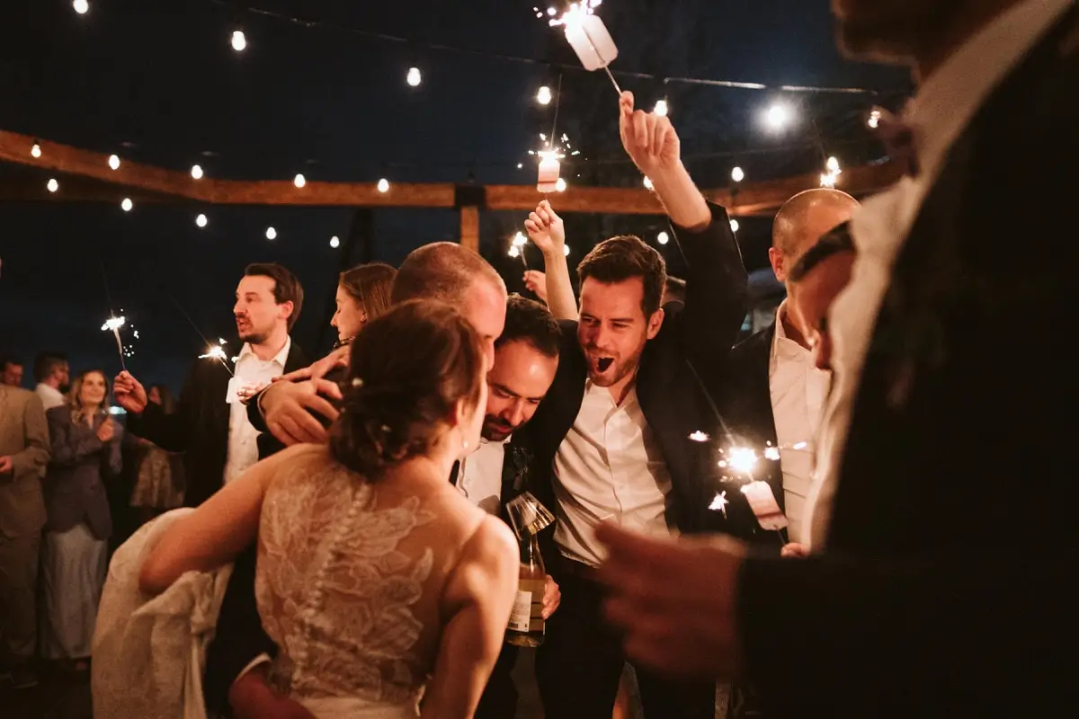 Party de mariage au Quai du Cap blanc sur la terrasse
