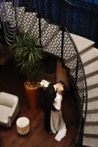 Couple de mariés au Clubby bar de l'Hotel Le Capitole.