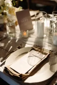 Un menu et un décor de mariage à la Salle du Quai du Cap Blanc à Québec