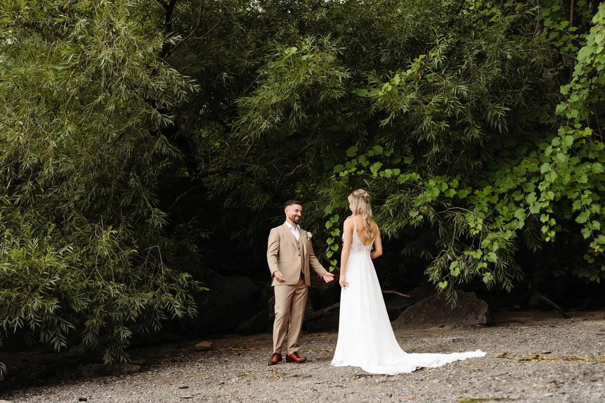 Suite du dévoilement de la mariée au marié lors d'un first look