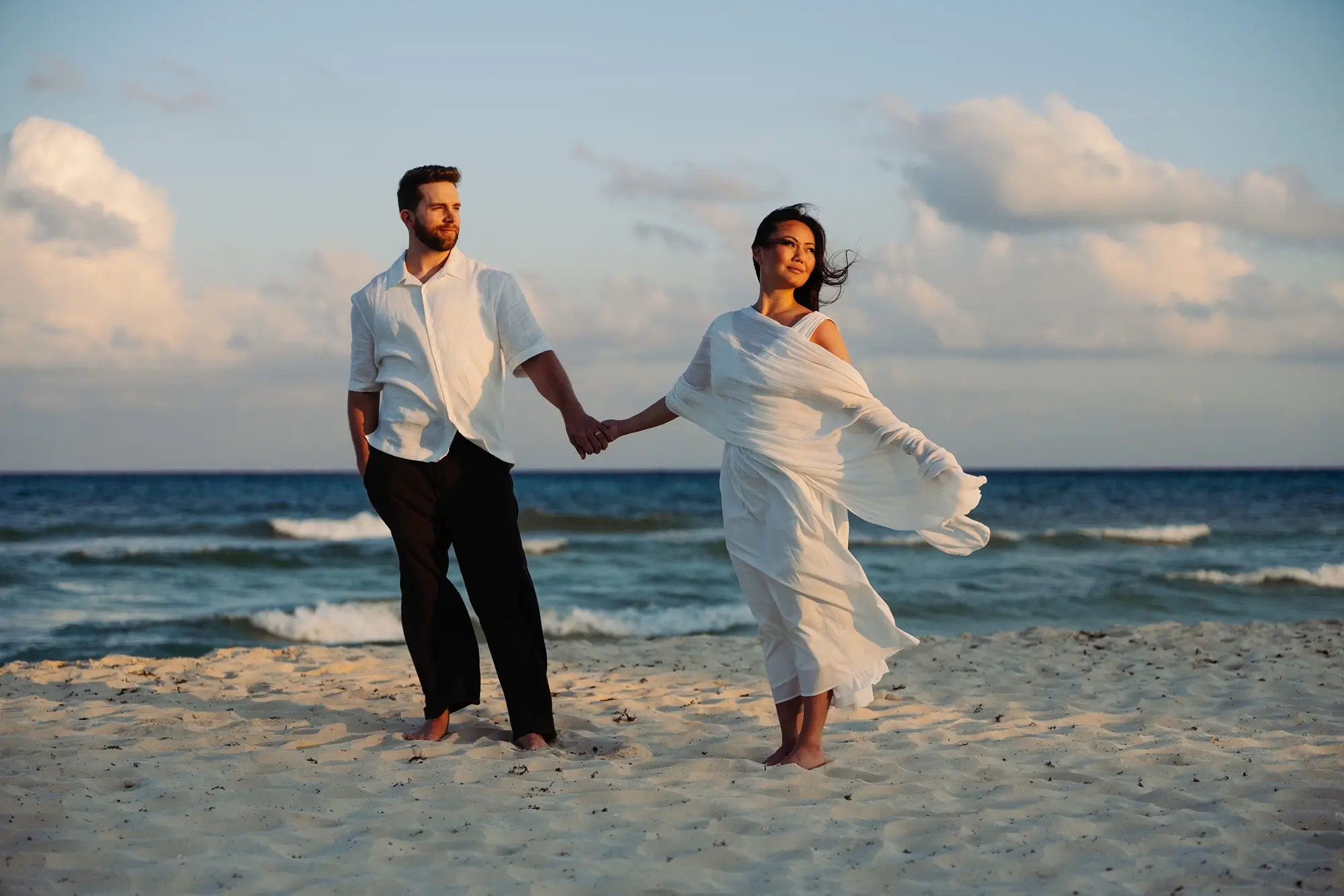 Couple d'amoureux sur la plage du Sandos Playacar