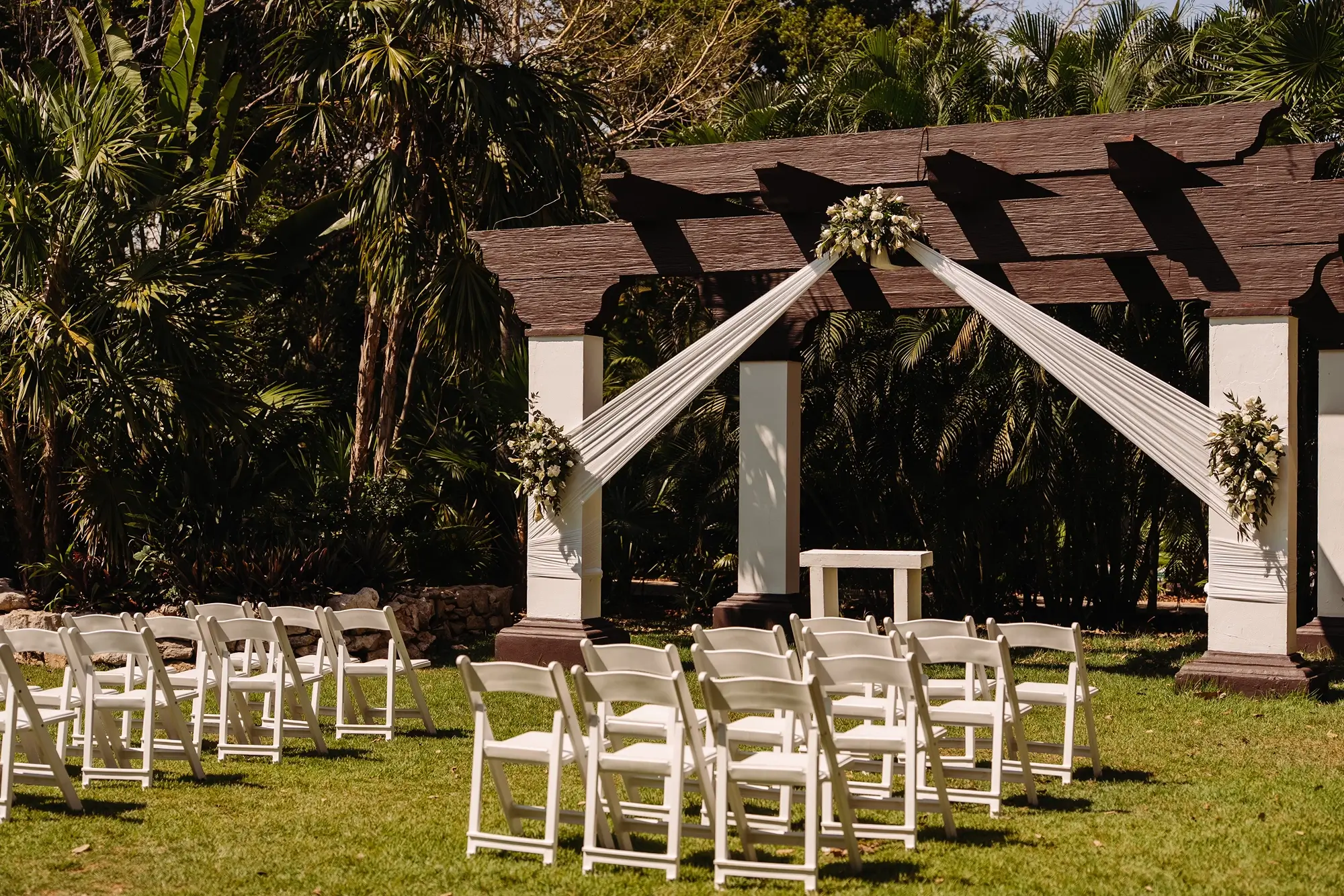 Décor de cérémonie au jardin du Sandos Playacar