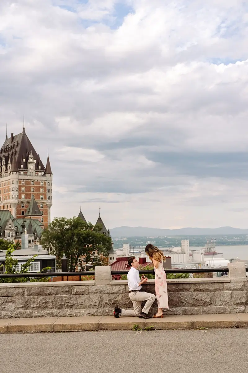 Proposal with a view of the Chateau Frontenac