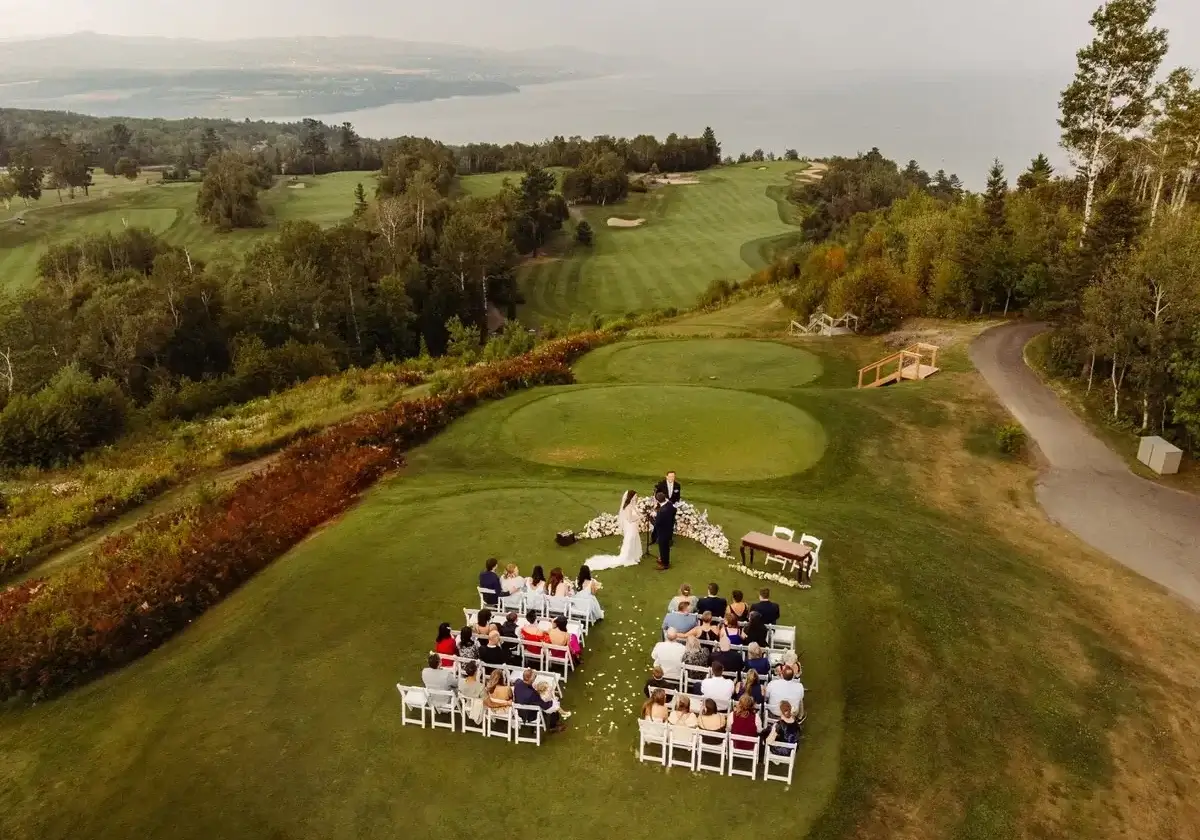 Ceremony site at the Manoir Richelieu's golf course with spectacular view of the Saint-Laurence river.